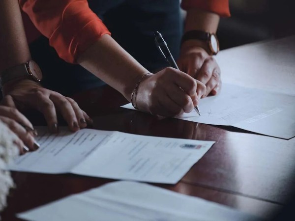 52 familias recibieron los documentos de propiedad de su vivienda