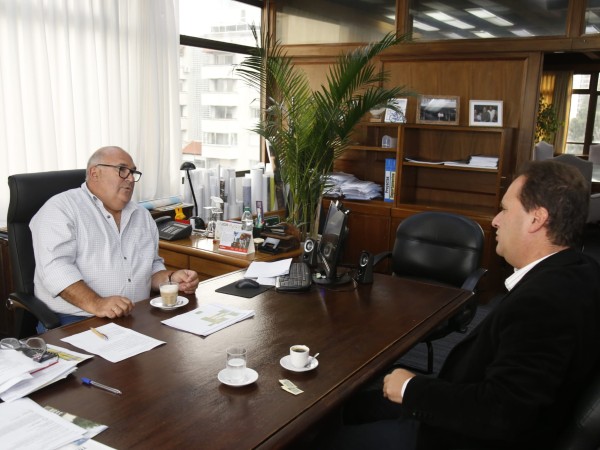 AFE y la Intendencia...