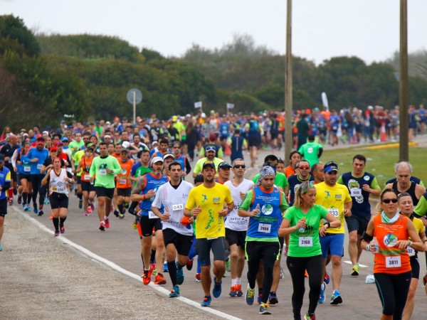 Cortes y desvíos de tránsito por la Maratón de Punta del Este 42k donde participan más de 3000 corredores