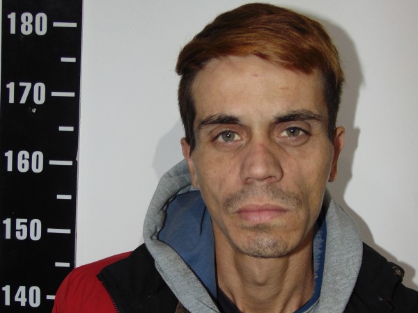 Era buscado por el robo de perfumes e intentó darse a la fuga cuando fue interceptado por la Policía