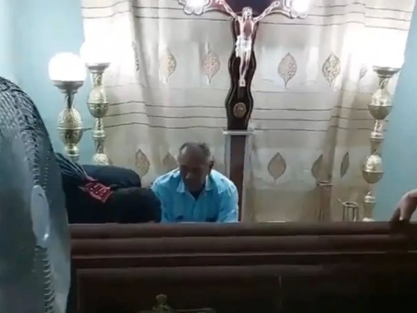Una mujer fue declarada muerta, pero revivió durante su velatorio