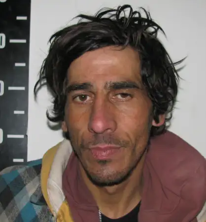 Lo pararon con dos carpas a la madrugada, descubrieron que eran robadas y terminó preso