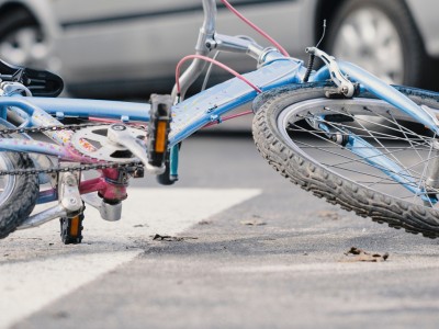 Cayó el ciclista que simulaba ser atropellado por automóviles para cobrar dinero