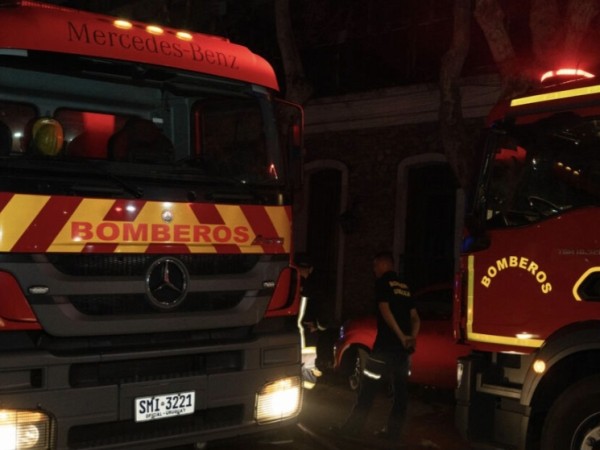 Bomberos trabajan pa...