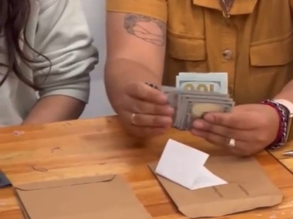 Un hombre reclamó que colocó US$ 600“por error" adentro del sobre de votación