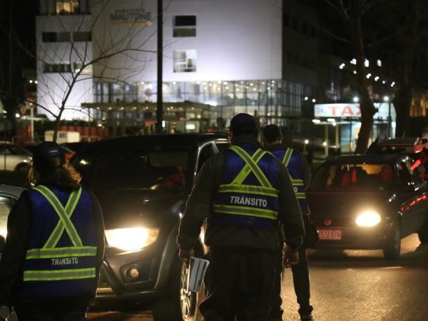 Un inspector municipal resultó lesionado tras ser embestido por un motonetista que se dio a la fuga