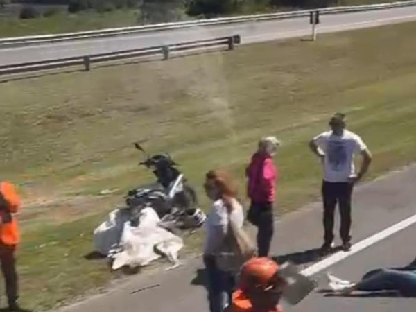 Otro siniestro de tránsito en ruta Interbalnearia: una joven en moto cayó al pavimento