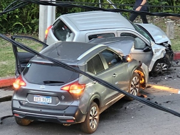 Choque entre dos aut...