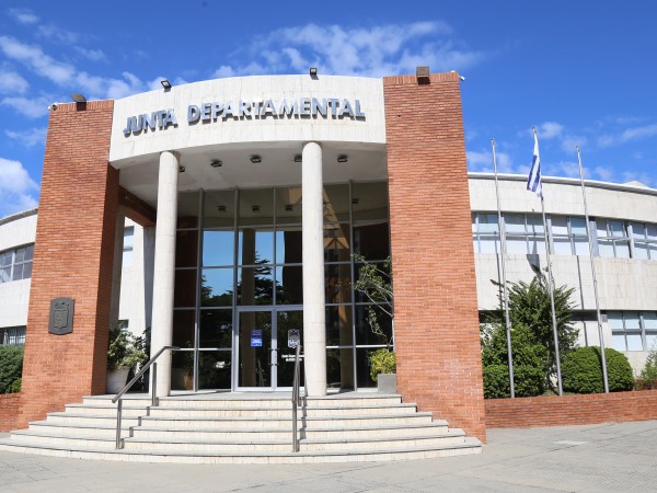 Modificación presupuestal: Junta Departamental votó 45 millones de dólares para obras sin la aprobación del FA y Colorados