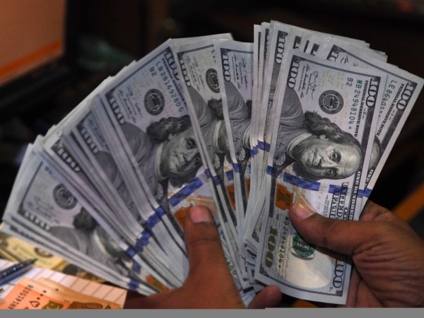 Estafaron a un jubilado por U$S 130.000 y $100.000; el hombre sufrió un pre infarto