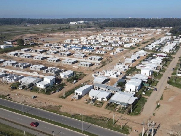 Despido de 17 trabajadores afecta ritmo de construcción en realojo Kennedy
