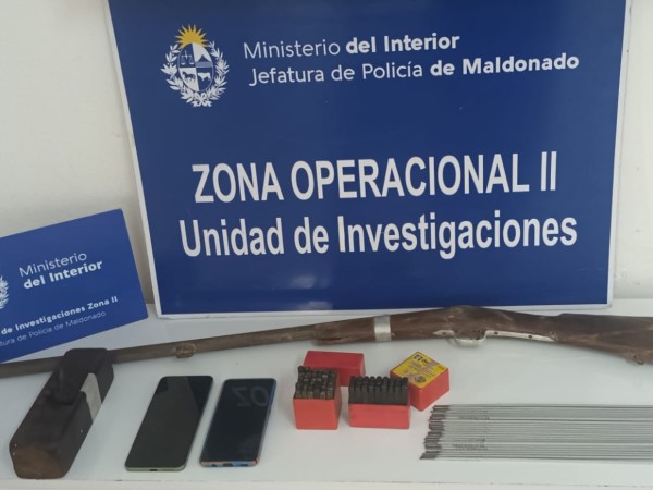 Escopeta, autos, detenidos, incautaciones