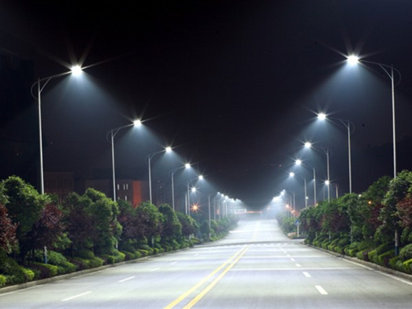 Se hizo la luz en el realojo del Kennedy; la intendencia instaló 40 luminarias