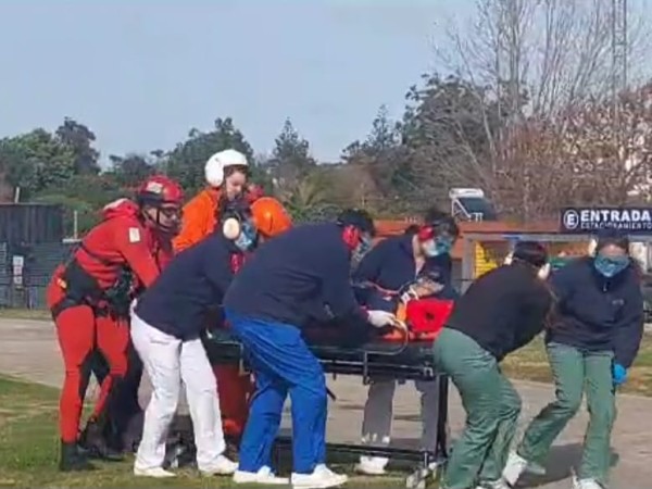 Rescataron a tripulante asiático de alta mar que había sufrido una descompensación