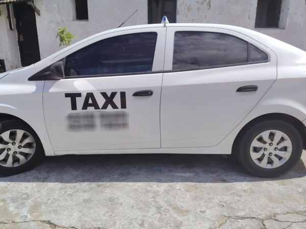 Cinematográfica persecución policial de Maldonado hasta Canelones luego de que un hombre robara un taxi, huyera y terminara en una cuneta