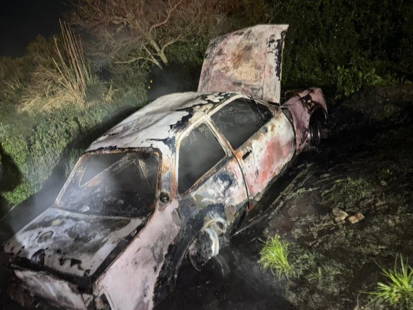 Un hombre apareció muerto tras incendio en un automóvil