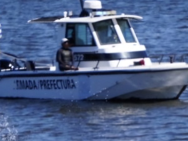 Una embarcación volc...