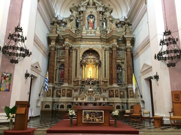Párroco y comunidad religiosa solicitarán reunión con jefe de Policía tras amenaza de un hombre durante una misa