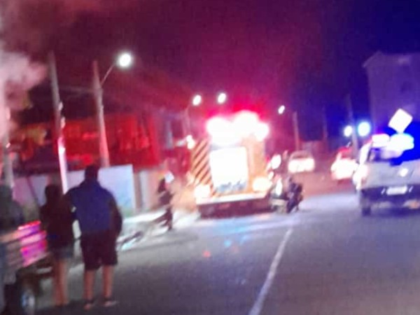 Confuso episodio en barrio San Martín: se prendió fuego una vivienda y en la casa lindera apareció un hombre apuñalado