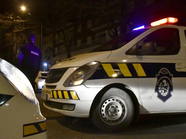 La policía detuvo a dos hombres y un adolescente implicados en una serie de rapiñas