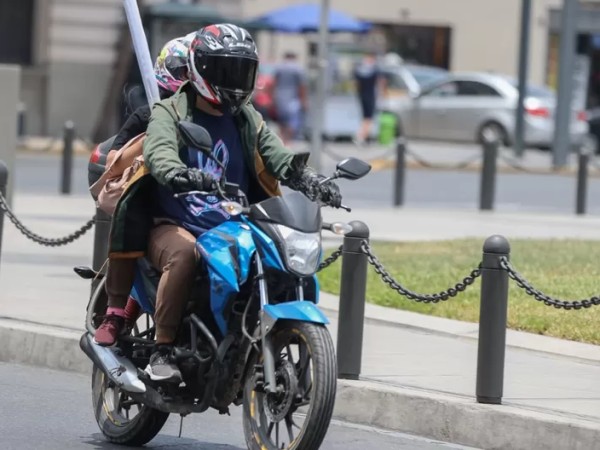 Ministerio del Interior evalúa prohibir acompañantes en moto para frenar delitos