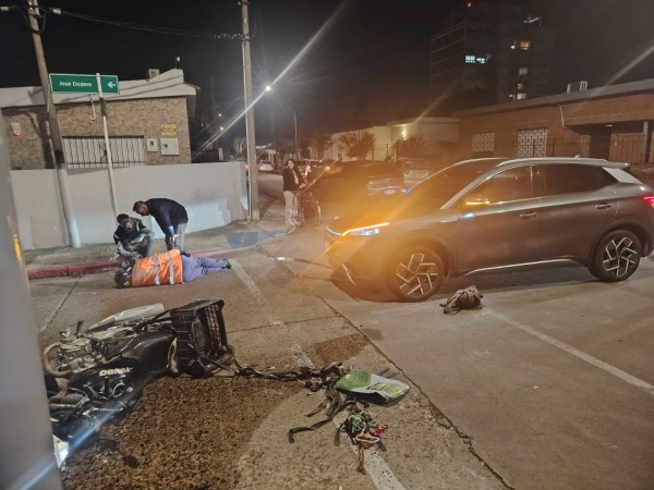 Siniestro de tránsito entre una moto y una camioneta dejó a un hombre lesionado