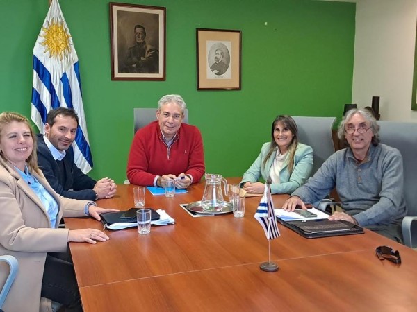 El alcalde Rapetti se reunió con Robert Silva para solicitar mejoras en la Escuela N°1 y el Liceo Departamental de Maldonado