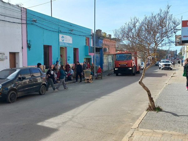 Residencial evacuado en San Carlos: el humo ingresó en la casa porque la chimenea estaba tapada