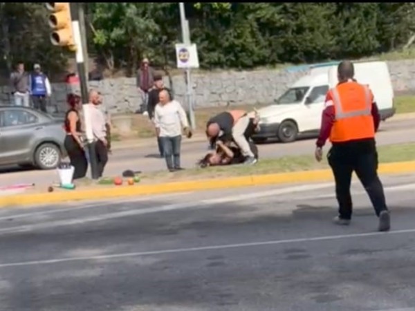Pelea a golpes de puño en la vía pública dejó a dos hombres lesionados