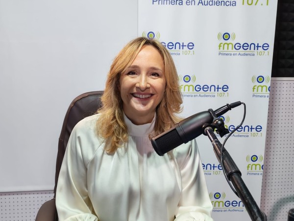 Directora de Antel a...