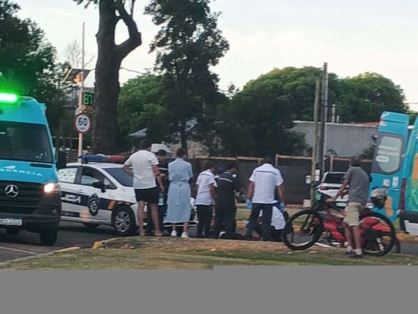 Choque entre auto y...