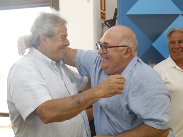 Abella y Antía se re...