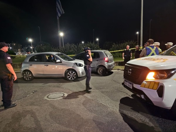 Dos hombres escapan...