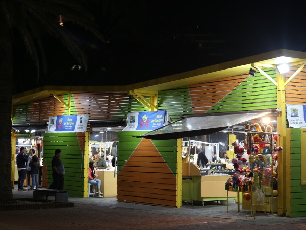 feria artesanal, punta del este, llamado, artesanos,