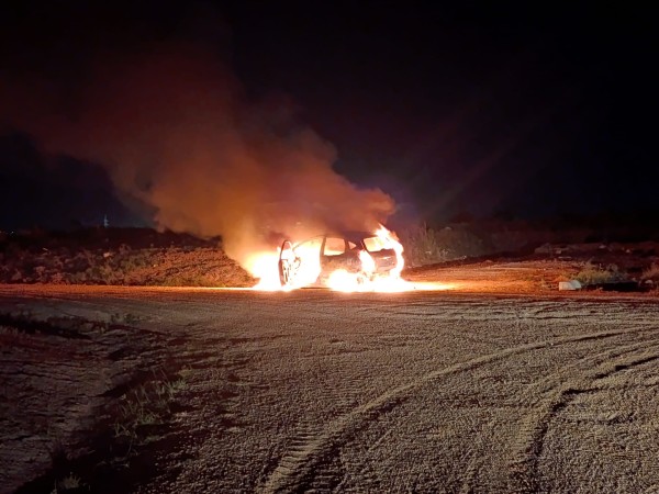 Incendio en vehículo desmantelado en Lomas de Maldonado