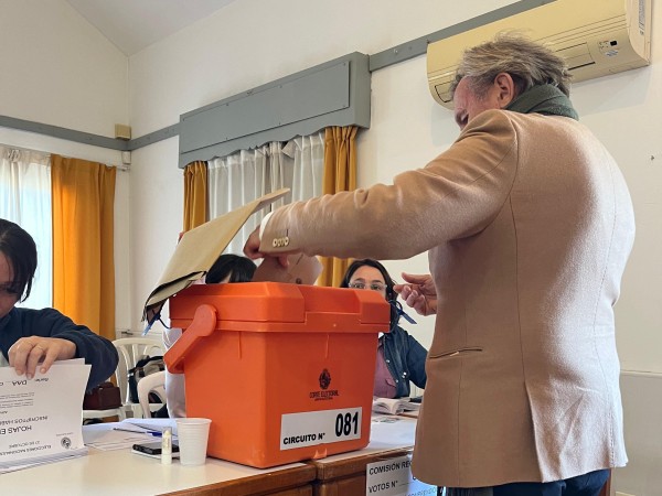 Votó Etchegaray: “Uruguay tiene que ser el país de las oportunidades”