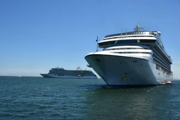 Disminución de cruceros genera preocupación en transportistas turísticos que señalan que solo hubo ocho escalas "trabajables" en la temporada