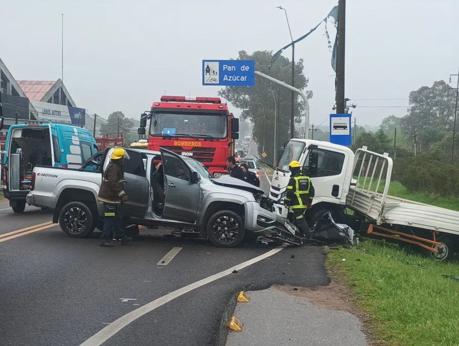 Bomberos trabaja par...