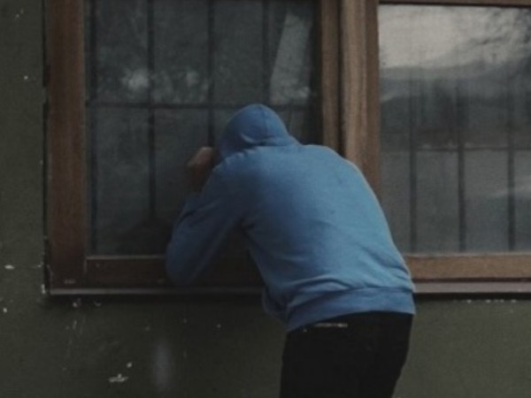 Joven estará en prisión preventiva por usurpar una vivienda en Cerros Azules