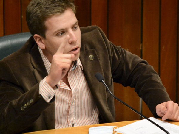 Edil del FA acusa a la Intendencia de Maldonado de “prender fuego” más de un millón de pesos en la Gala de las Luces