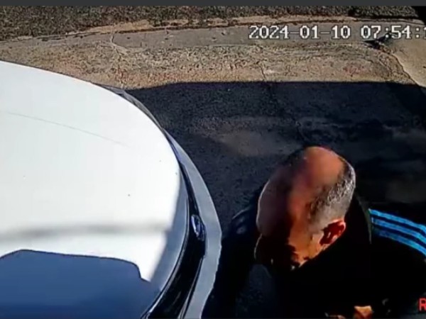 Un hombre circulaba en moto y fue baleado desde otro rodado; resultó herido pero la policía no lo ubica aún