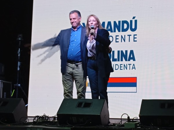 Yamandú Orsi junto a Carolina Cosse en San Carlos: "Tenemos un programa elaborado por 2 mil compañeros"