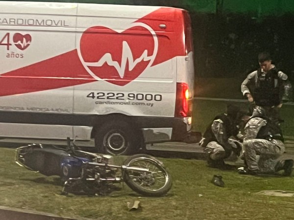Un motociclista resultó lesionado tras chocar contra una camioneta