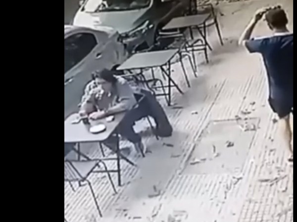 Un vidrio cayó desde...