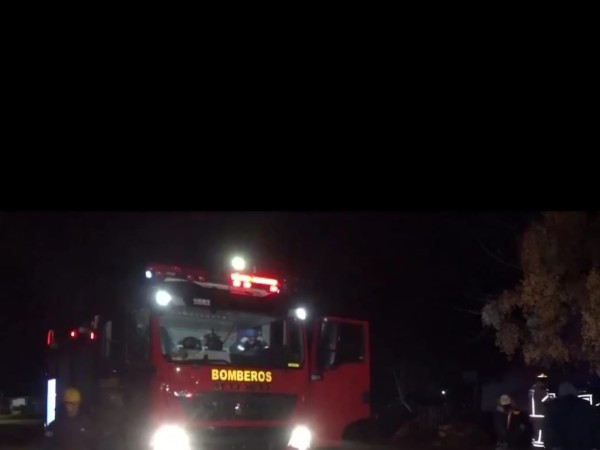 Bomberos extinguió i...