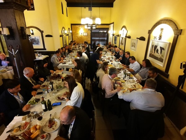 Actividad organizada por Mundo Turístico congregó a destacadas personalidades de la industria en la FIT