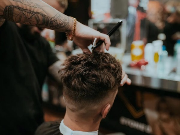 Desde el lunes 15 inscriben para barbería y manicura gratuitos en Comunal El Molino