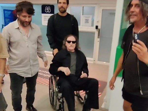 Charlie García llegó...