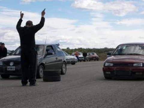 Organizador de picadas habilitadas asegura que si se brinda un lugar para los autos, las picadas callejeras desaparecerían