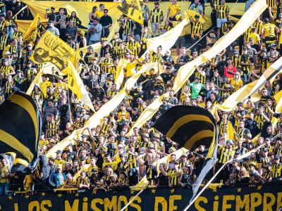 Peñarol derrotó a Nacional y continúa líder del Torneo Apertura